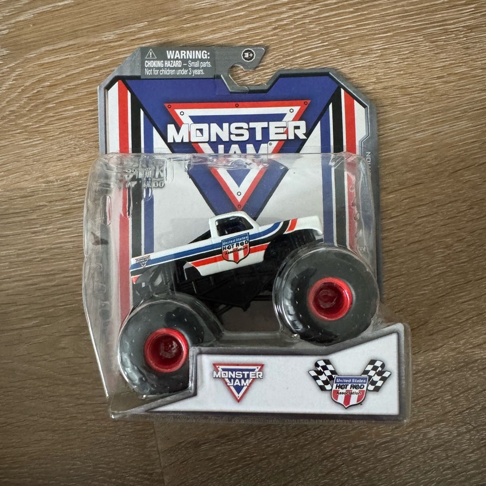 Monster Jam Hot rod USHRA truck 1:64